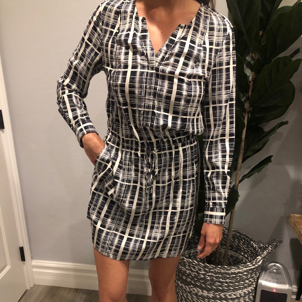 Banana Republic size 4 women’s black white dress